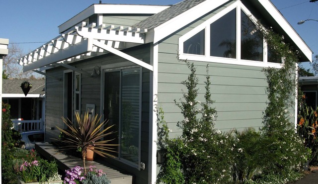 Minutes Away From The Beach, Perfect Getaway For Family Or Friends!