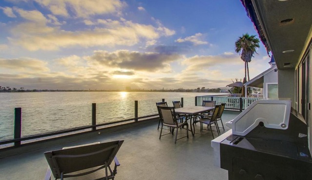 Mission Bay Dreams - w Bay Access, Parking, Pool & Spa