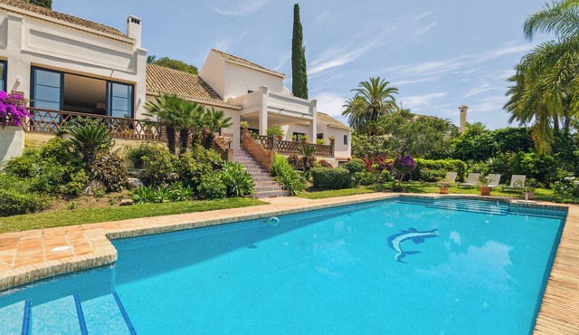 Modern 6-Bedroom Villa in El Paraíso, Marbella