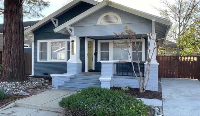 Modern, Artsy, 2 BD, 1B Bungalow