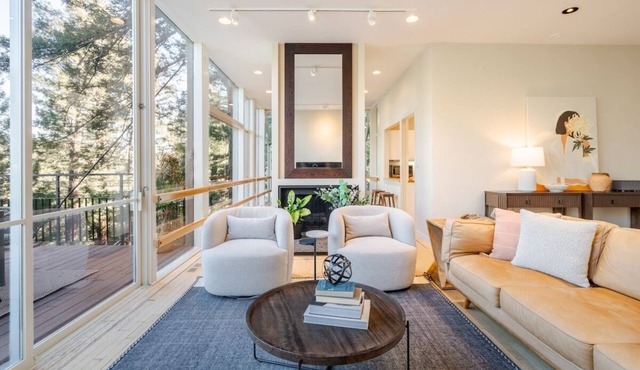 Modern Glass Treehouse Refuge in Redwoods in Mill Valley