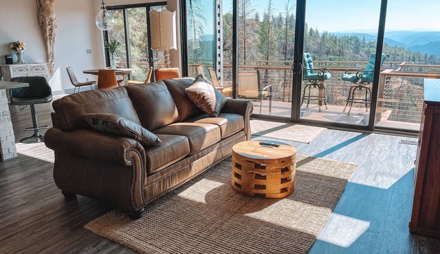 Modern Mountain Getaway with Panoramic Canyon Views