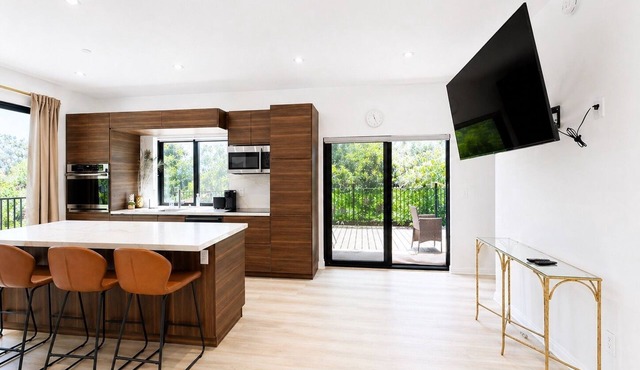 Modern Silver Lake Hillside retreat near by Dodger Stadium Stair Street Access