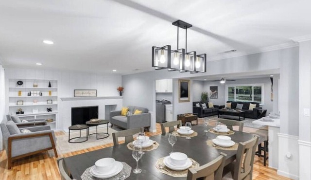 Modern Stay Getaway🧸 15 mins to Downtown/Beaches