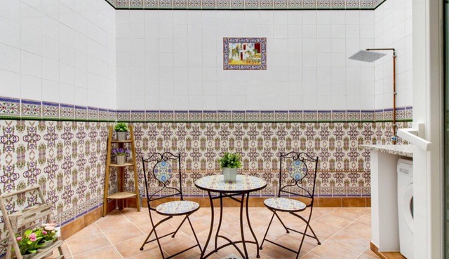 Modern studio in Malaga with patio, breakfast and WiFi