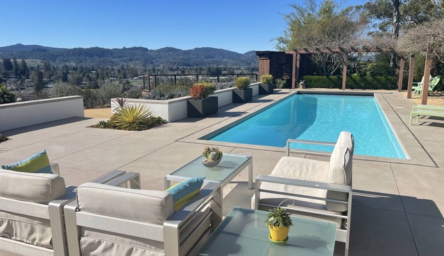 Modern Villa just minutes from Healdsburg Plaza