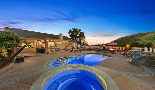 Moonbase Ranch · Pool · Hot Tub · Hilltop Views