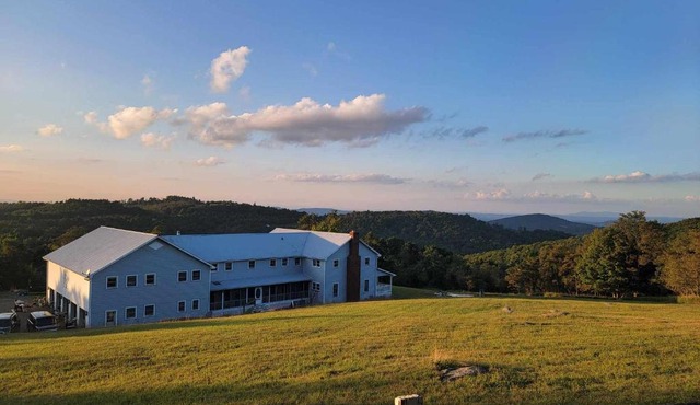 Moonlight Manor Bed & Breakfast in Floyd