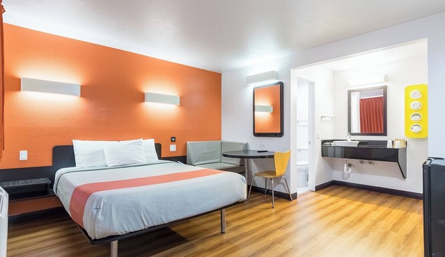 Motel 6 Riverside, CA - UCR East