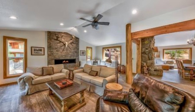 Mountain Home, Close to Beach, Hot Tub and Shuffle Board