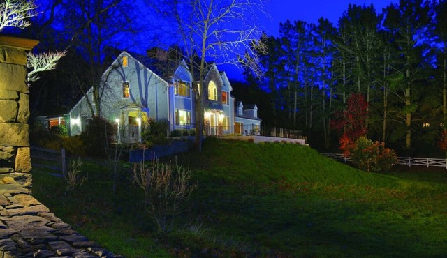 MTV Cribs, Live like a rock star.