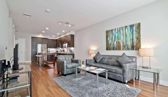 Near FB & Ggl 2 BR | Outdoor Swimming Pool