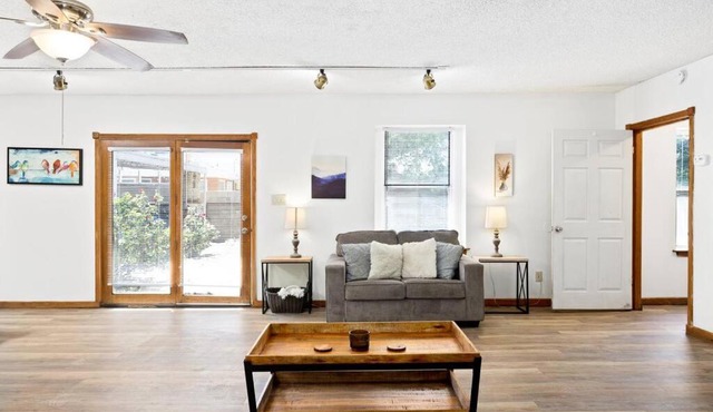 ~New~ Bright and Spacious Back House