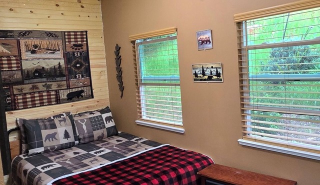 NEW Dreamy Cozy Little Cabin/Private Entrance/Queen Bed/Fireplace/Big Shower