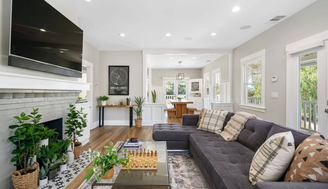 NEW LISTING ! NEWLY REMODELED HISTORIC HOME NEAR DOWNTOWN!
