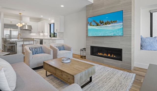 New Luxury Listing, Fire Table, Walk to Beach, Ocean View Roof Deck, Garage