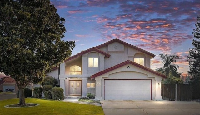 New! Spacious 3K sq ft 4BD/3Bath + Pool