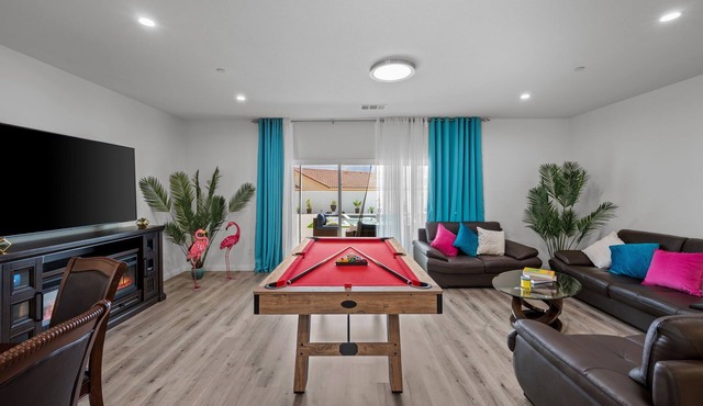 New: Spacious Backyard, Pool & Hot Tub, Gameroom
