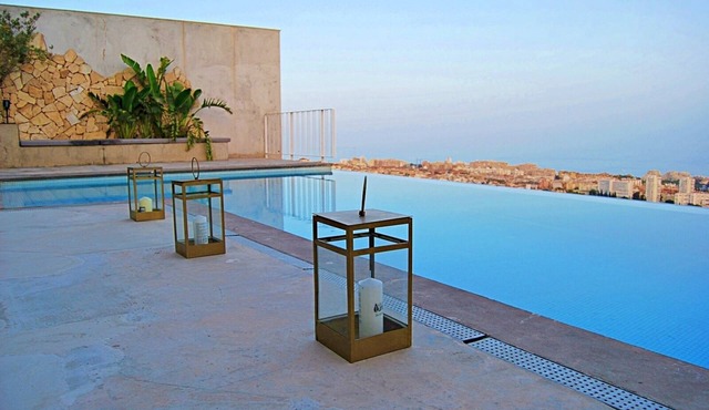 New, spacious villa with amazing views!
