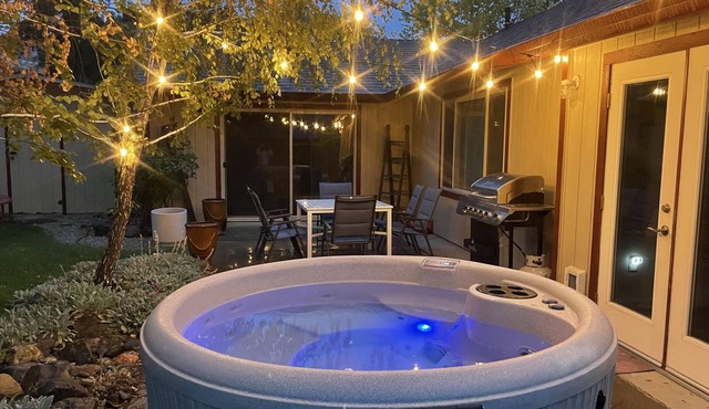 🏡 *NEW* The Artsy Abode ✨ Hot Tub ♨️ BBQ 🍖Foosball ⚽️