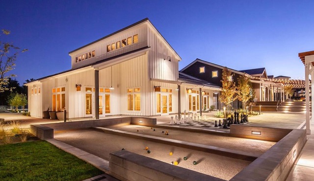 New Trendy 1BR Apartment With Heated Pool Gym Minigolf