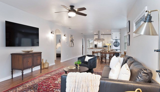 Newly Remodeled Midtown Oasis: Modern 3BR Near Sacramento!
