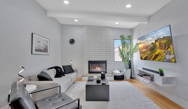 Newly Renovated House - Hot Tub - eBikes - Fire Pit - Surfboards