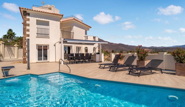 Nice home in Estepona