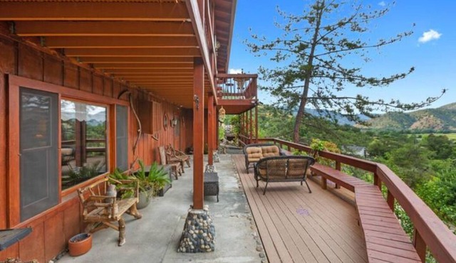 No Cleaning Fee ~ Awesome Views~8Beds~Near Restaurants & Sequoia Park