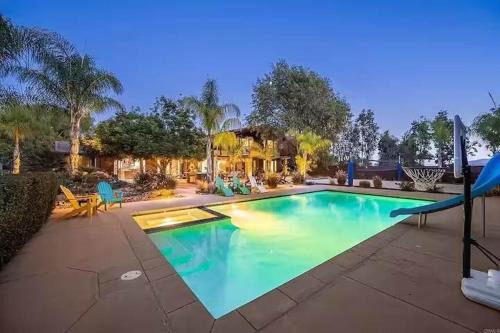 North County Estate - Pool Spa & Volleyball Court