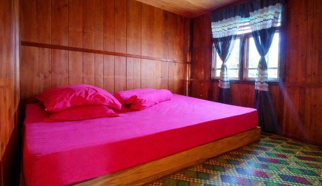 Nur Homestay Mini Resto and Souvenir