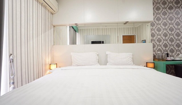 Oak Damar Deluxe Comfort Room in Gresik