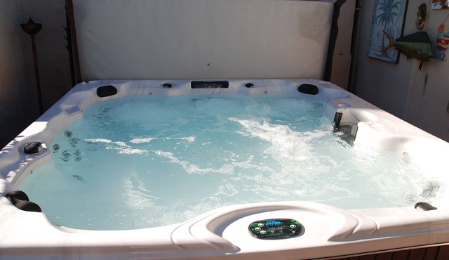 Ocean Beach Casita with hot tub, Ocean views & Garage!