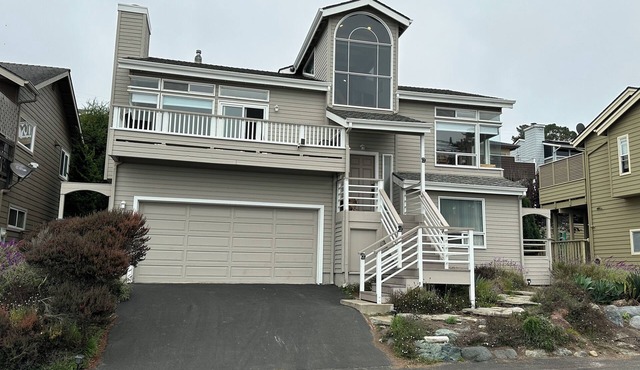 Ocean Deck View! Spacious 5-bedroom with King Suites in Beach walk Cambria!