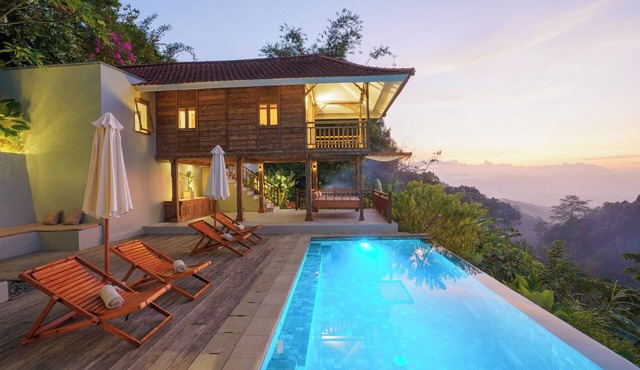 Ocean-Mountain View Villa - Waterfalls Munduk Lux