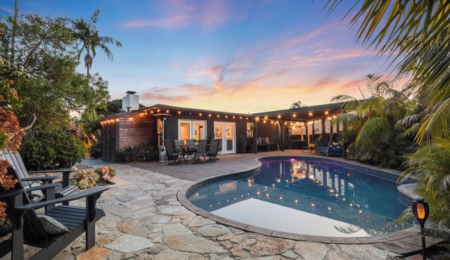 Ocean view, pool, gourmet kitchen, outdoor oasis near La Jolla! Sleeps 9!