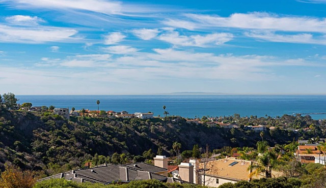 Ocean View Luxury Less than a mile from the Ocean