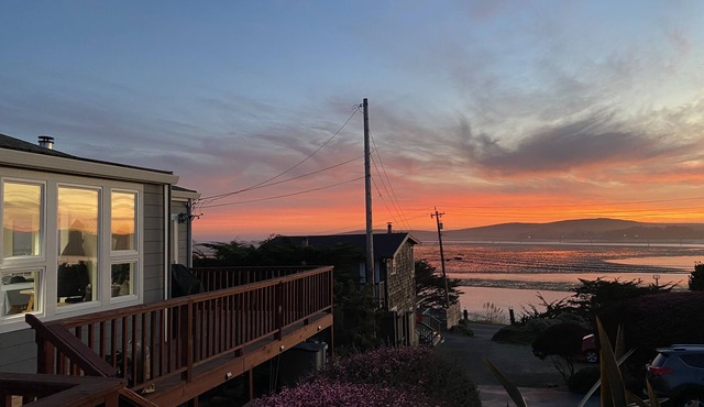 Ocean Views with Private Hot Tub, Gourmet Kitchen