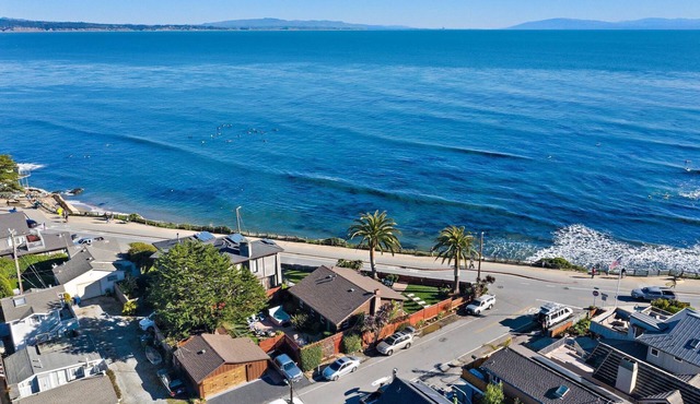 Oceanfront Beach Bungalow at Pleasure Point Surfing Beach!