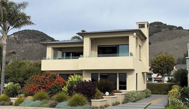 Oceanfront Home with Panoramic Views of the Ocean in Shell Beach
