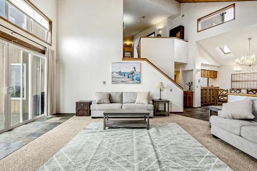Oceanfront Oasis: Home Overlooking Pebble Beach!
