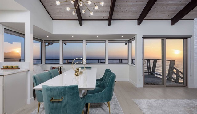 Oceanfront/Stunning Views/Hot Tub/Contemporary in Manchester