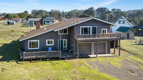 Oceanview 5 bedroom hot tub, firepit & dog run