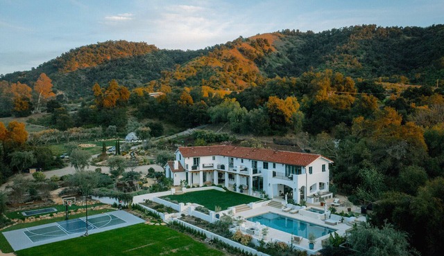 Ojai Luxury 6.5 miles to Ojai, Pool, Spa,Yoga Dome, Pickle Ball, Magical Gardens