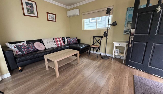OLD TOWN CUTE AWESOME BEACH HOUSE BEST LOCATION ICE COLD A/C ! CLOSE TO SAND