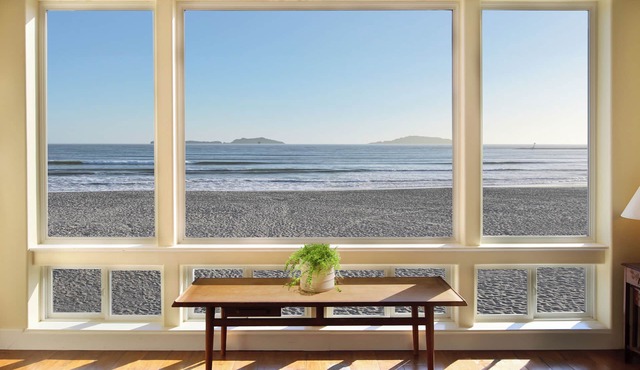 ON THE SAND - Incredible Beachfront - Awesome Ocean and Island View w/Elevator!