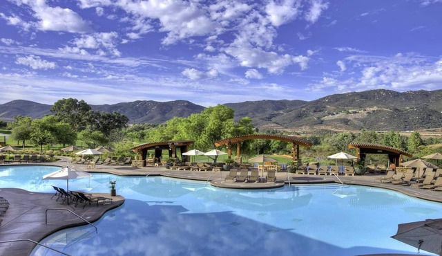 One bedroom at Villas on the Green, Lawrence Welk Resort