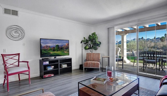 Our Mesquite-Refreshed 1st floor nature preserve & mtn view condo!