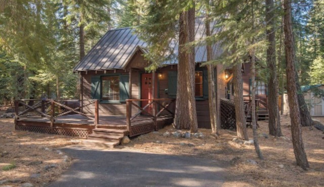 Owl's Peak by Avantstay Private Pine Tree Cabin Mins From The Water