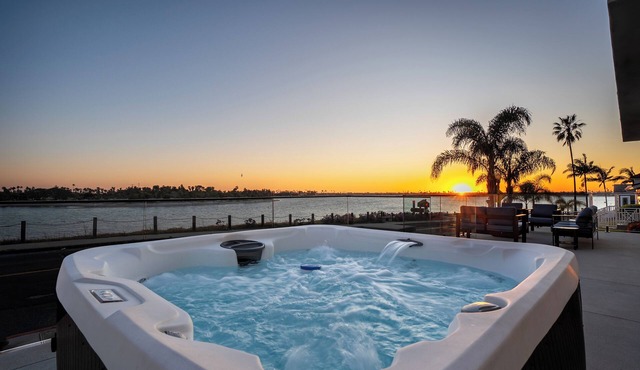 Pacific Beach Bayfront w/Captivating Views 5BR/5BA POOL HotTub Fire Table BBQ AC